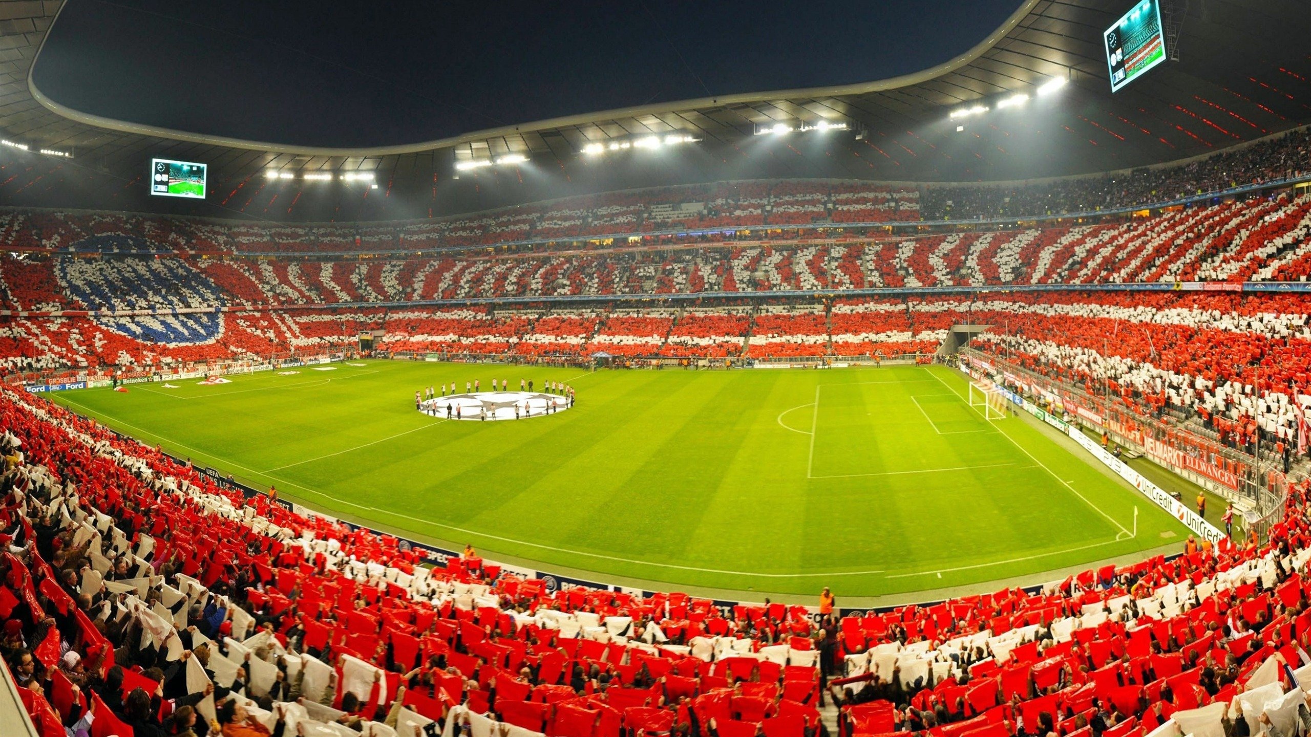 C罗携全家度假照片引爆热搜,c罗一家